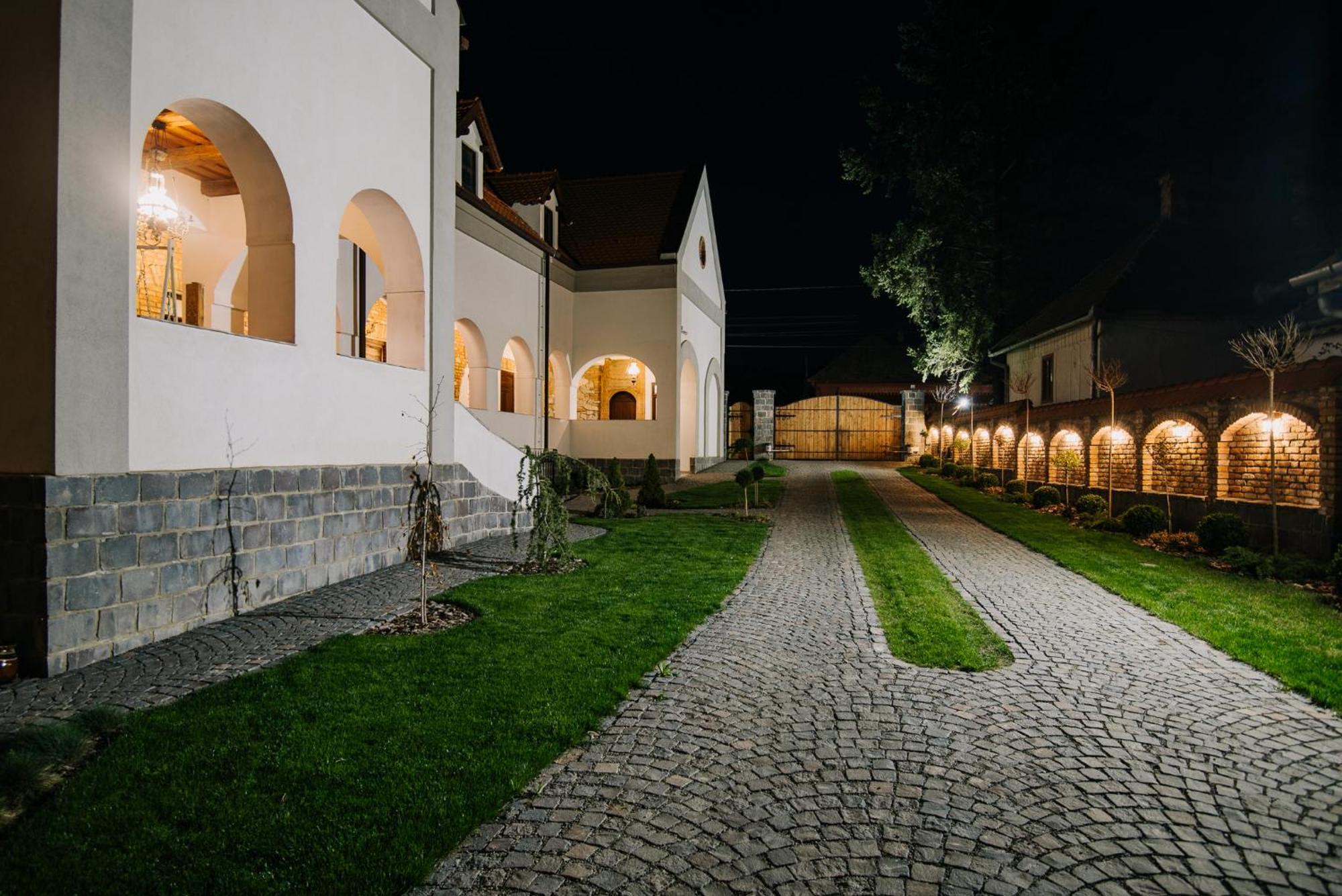 Molnos Kuria Pension Corund  Zewnętrze zdjęcie