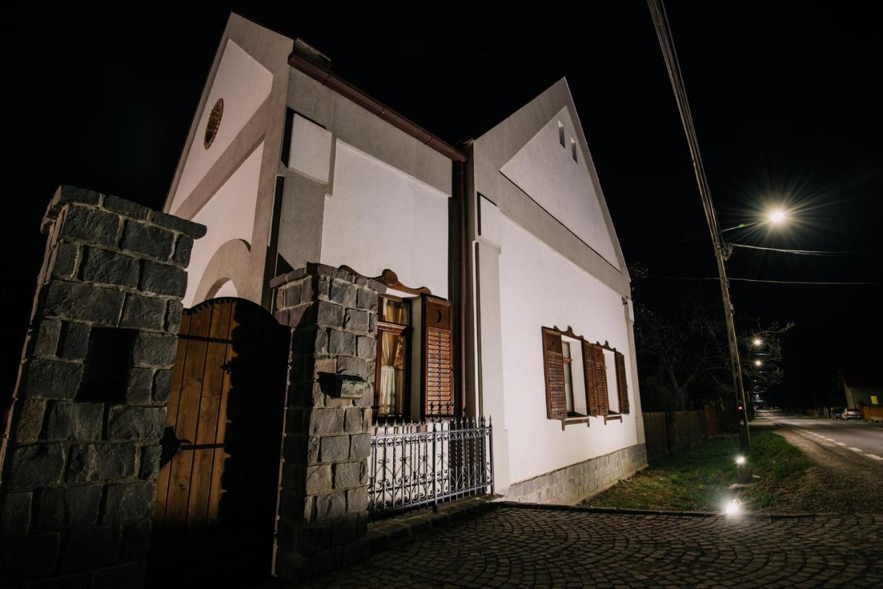 Molnos Kuria Pension Corund  Zewnętrze zdjęcie